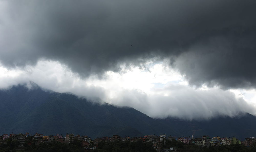 आज रातिदेखि भारी वर्षाको सम्भावना